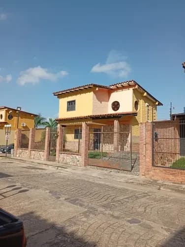 Town House En Venta En Terrazas De San Diego Country, Sector El Polvero, San Diego - Edo. Carabobo.