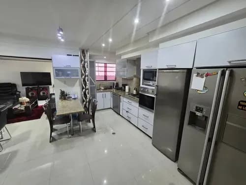 Town House En Venta En Mañongo Frente Al Sambil 4 Habitaciones Cocina Equipada 3 Puestos De Estacionamiento Techados Pozo De Agua Planta 80% Listo Para Firmar. Rg