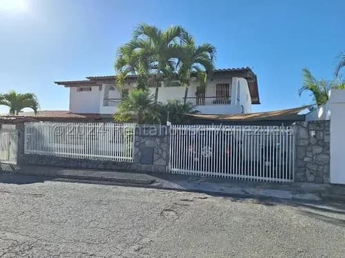 Casa De Encanto / Remodelada / 750 Mts / Venta Mls 24-19625 Cumbres De Curumo
