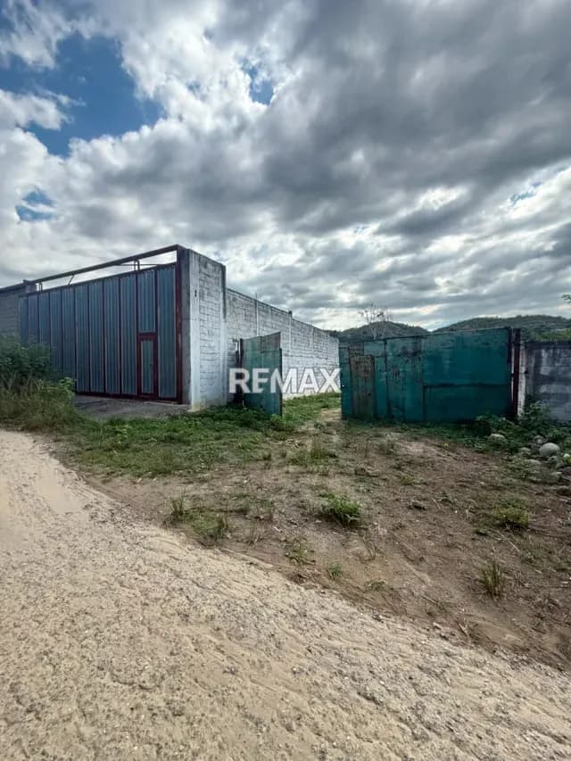 Amplio Terreno en Venta, Ubicado en el Eje vial, Zona Industrial a pocos metros del Hotel California, Municipio Valera, Estado Trujillo