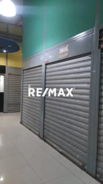 EN VENTA LOCAL COMERCIAL C.C GRAN BAZAR AV BOLIVAR
