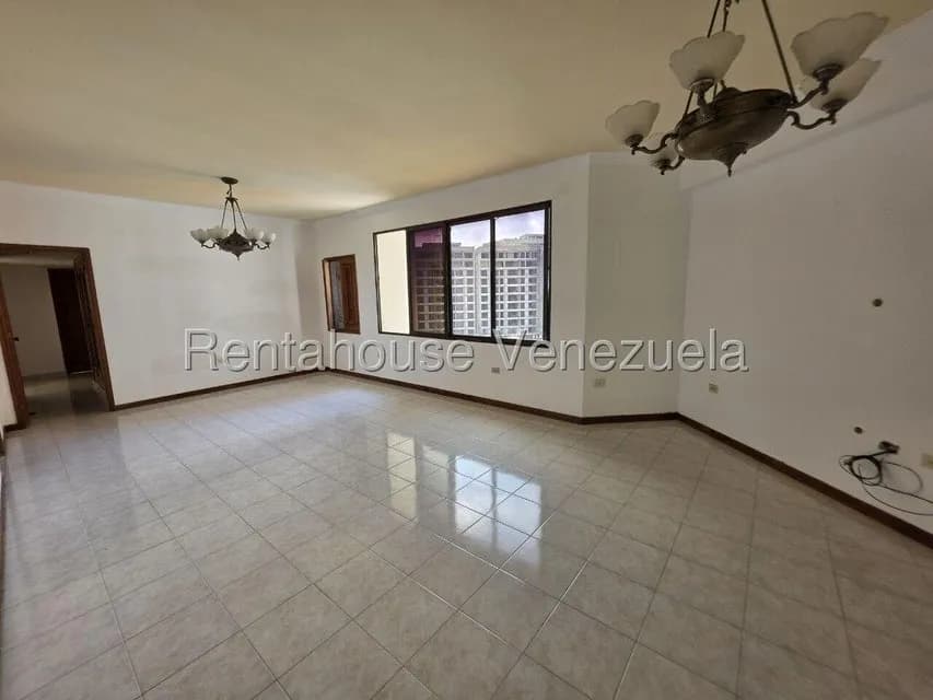 Apartamento (1 Nivel) en Alquiler en Triangulo del Este, Lara