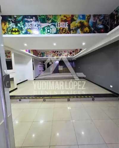 Amplio Local En Alquiler C. C. Las Americas, Maracay.