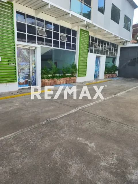 ALQUILER DE LOCAL COMERCIAL Ubicación Riberas del Torbes Calle Principal
