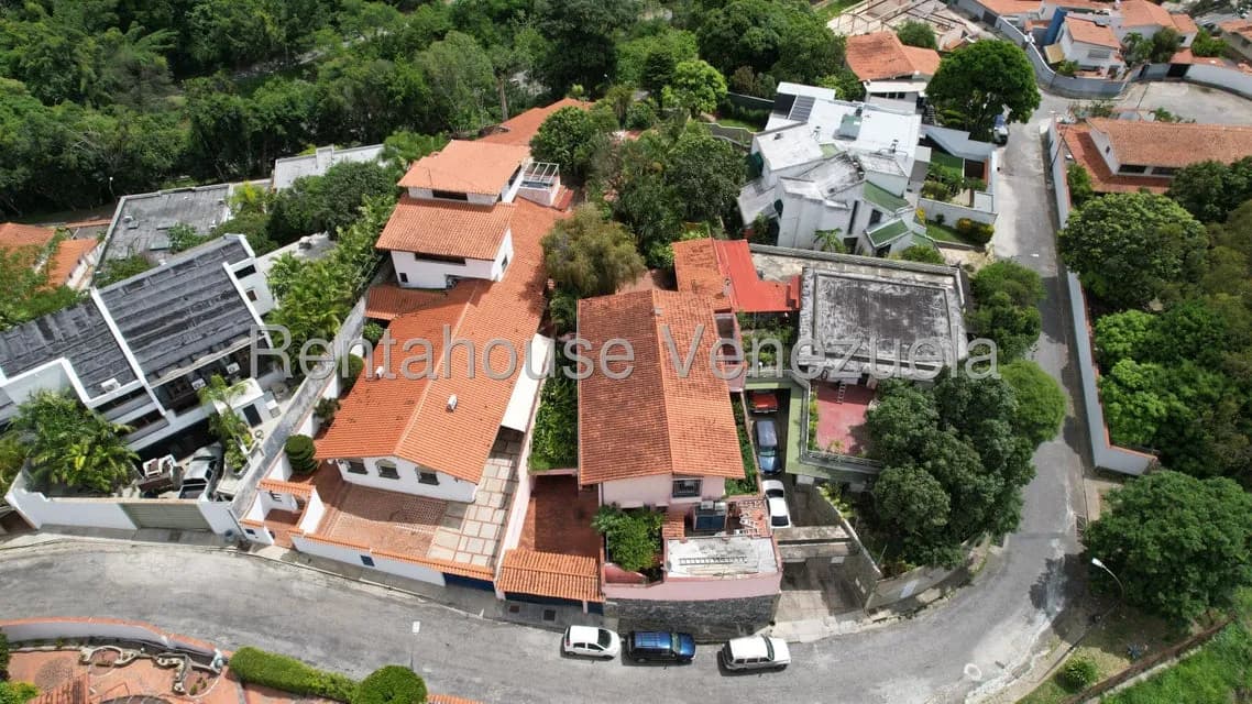 Casa (Duplex) en Venta en Prados del Este, Distrito Metropolitano
