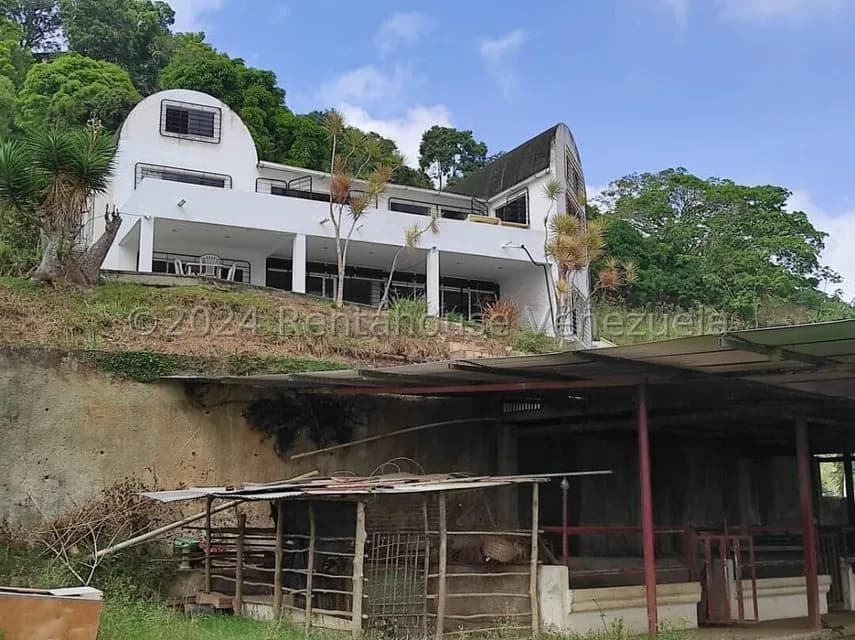 Casa (Multipes Niveles) en Venta en Sabaneta, Distrito Metropolitano