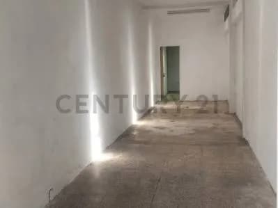 Magnifico espacio para oficina, deposito o negocio que trabaje a puerta cerrada.