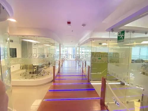 Si Tú Negocio Está En Crecimiento Y Deseas Destacar Con Luz, Esta Gran Oficina Es Para Ti! Posee 8 Oficinas Privadas Y 32 Puestos De Trabajo Y Todo Lo Que Necesitas! Contáctame Luz Cardona 26-11547