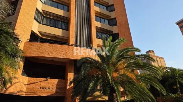 APARTAMENTO EDIF. PARAISO SIN AMOBLAR ZONA ESTE
