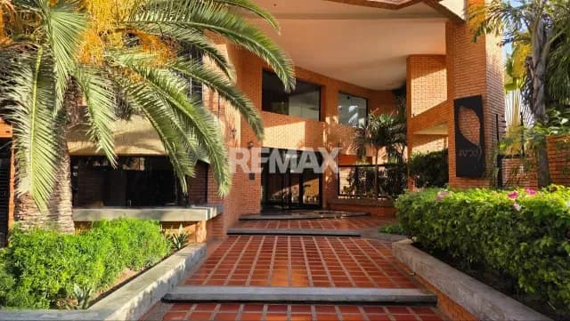 APARTAMENTO EDIF. PARAISO SIN AMOBLAR ZONA ESTE