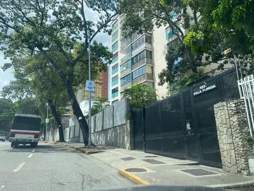 Solo Clientes Directos/ No Asesores/ Transferencia A Israel Bank Leumi/ No Efectivo/av Andres Bello, Vista Al Avila 105mt 2hab+1hab Servicio,1 Baño +baño Visita, Sala,comedor, Cocina,1 Puesto,maletero