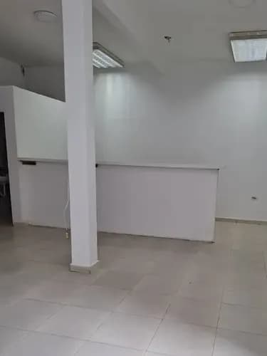 Marina Alquila Local En Av. Montes De Oca, Entre Calle Vargas Y Cedeño, Valencia. Ell-057 (sólo Clientes)