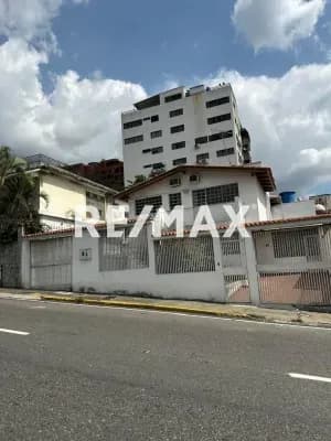 En Alquiler amplia e iluminada casa en Sebucan.