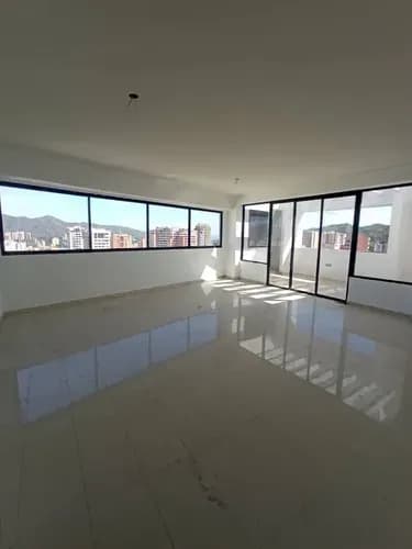 Yuraima Segura Vende Penthouse Res. Puerto Alegre Valencia