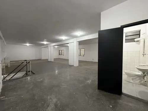 Alquilo Local Comercial Av Victoria