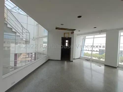 Hermosa Oficina ,ubicacion Estrategica, Rápido Y Fácil Acceso, Situado En Moderno Complejo Comercial Industrial, Amplia Distribución, Vista Panorámica,