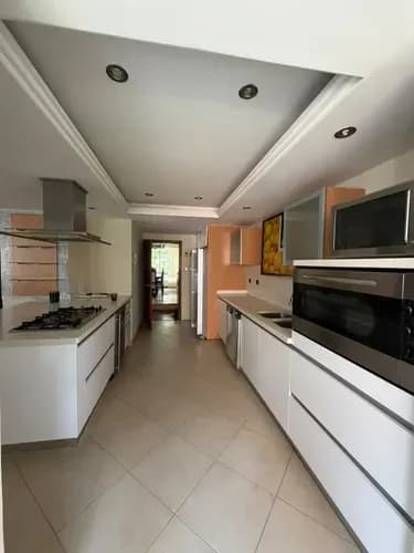 En Alquiler Apartamento En El Parral Resd. Castellana. Amoblado! Consta De 220 M2 4 Habitaciones 5 Baños 3 Estacionamientos. An