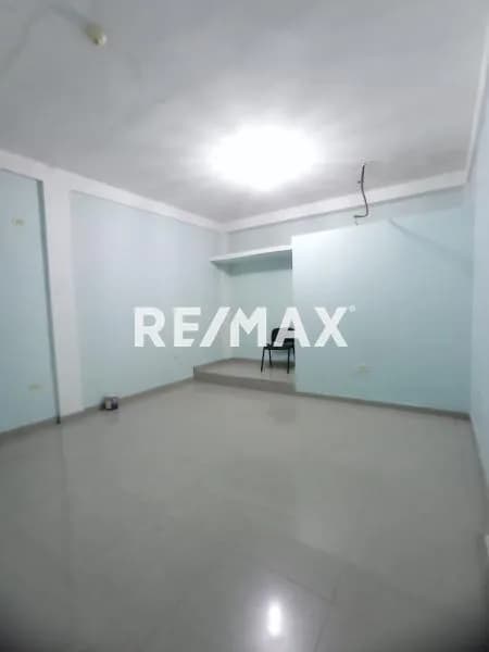 Alquiler de OFICINA CON PLANTA ideal para tu Negocio