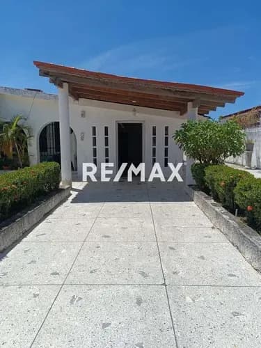 Casa Familiar Con Amplio Patio En Juan Griego, Municipio Marcano, Isla De Margarita Cod: 1616