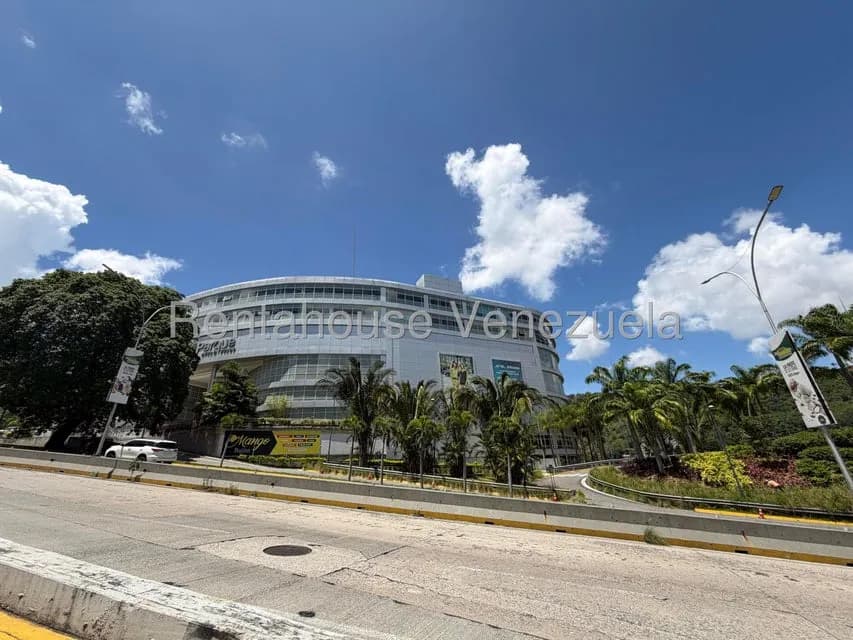 Comercial (Local Comercial) en Alquiler en Cerro Verde, Distrito Metropolitano