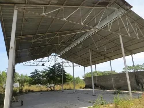 Se Vende Terreno Con Galpón A Concluir