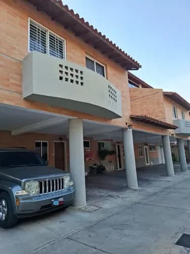 Marisela Correa Vende Townhouse De Ubicado En Mañongo, Naguanagua. Res. Villas Menhir