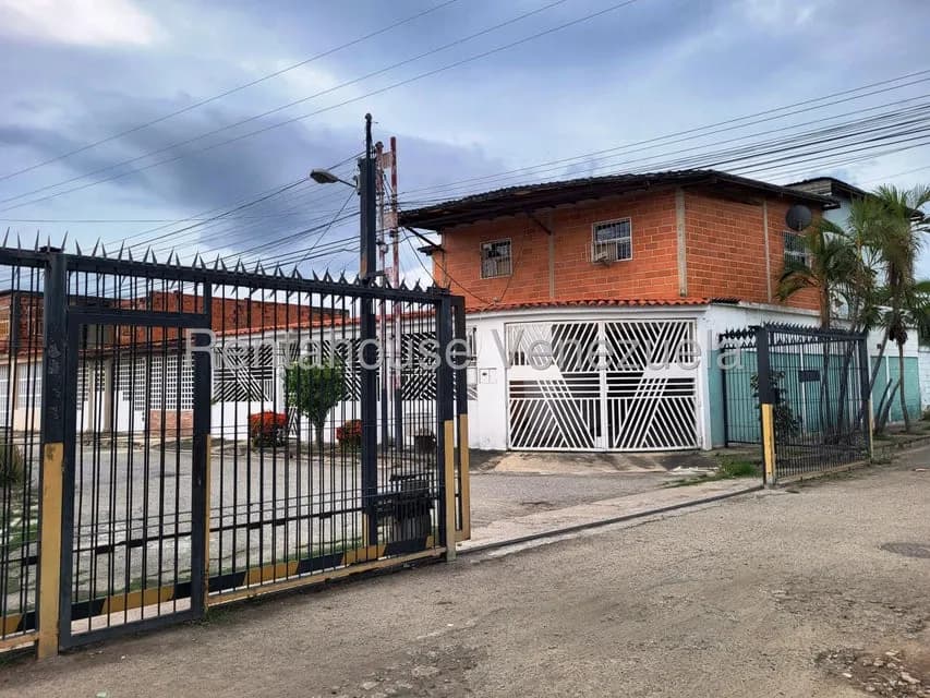 Casa (Duplex) en Venta en La Mantuana, Aragua