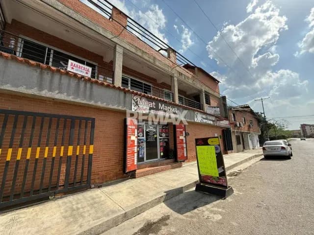 VENTA DE FONDO DE COMERCIO, VIVERES,CARNICERÍA, CHARCUTERÍA Y LICORES . . .