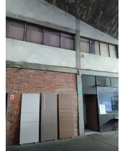 Se Vende Terreno De 15.000 Metros Cuadrados, Con 3 Naves Industriales