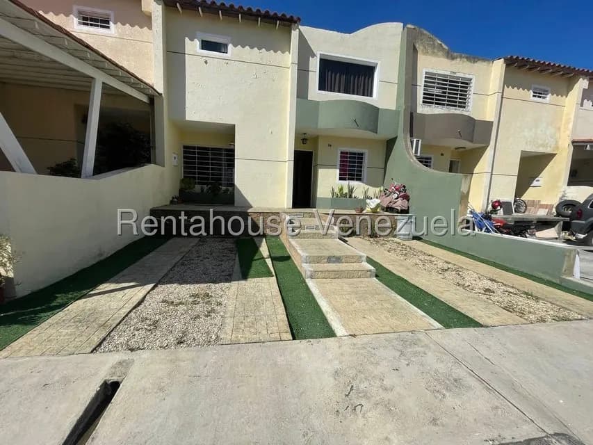 Casa (Duplex) en Venta en La Mora, Lara