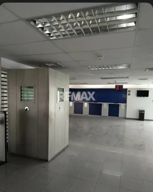 LOCAL EN VENTA CENTRO COMERCIAL EL PARRAL