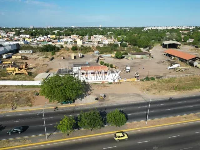 Terreno con excelente ubicación para fines comerciales en la Circunvalación 1.