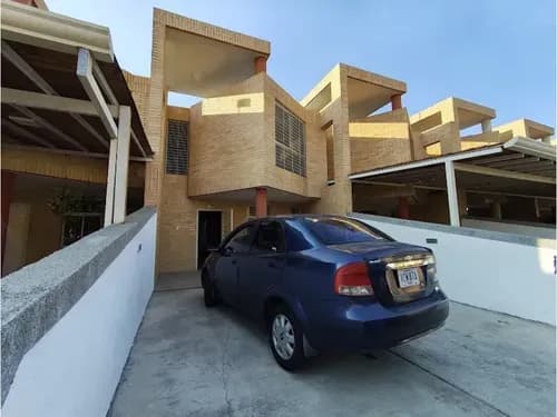 Townhouse En Alquiler Tierra De Gracia El Rincon Naguanagua Nm-9900996
