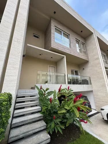 En Venta Town House - Urb. Altos De Guataparo, Valencia (o.r)