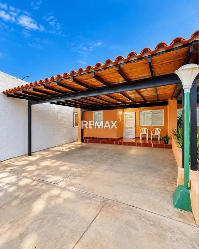 EN VENTA CASA EN LAS MARITES