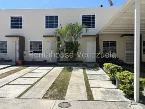 M&n Vende Townhouse En Obra Blanca: Posee 2 Hab. Y 1 Baños: Ubicado En Condominio Privado: 26-18132
