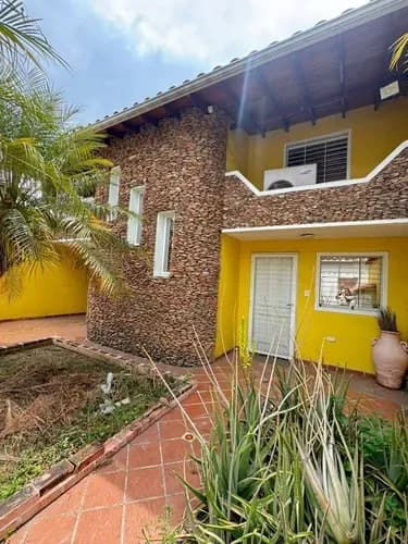 Casa En Alquiler En Urb Mañongo De 2 Niveles Amoblada Con Planta 100% Tanque De Agua, Casa Amplia Cercana A Comercios Cc Sambil. Norte Valencia Canon De Oportunidad