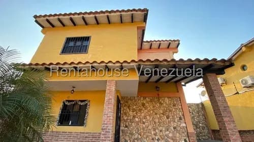 Casa En Venta Linda, Comoda, Con Patio Y Parrillera, Cerca Del La Universidad Arturo Michelena En El Polvero San Diego Diana C 26-16080