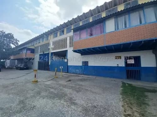 Maria Luisa Mendoza Vende Extraordinario Galpon En Barquisimeto Zona Industrial Ii, Con Mas De 600m2. Contactame 2 5 7 6 0 6.