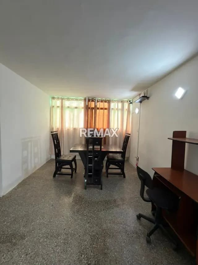 SE ALQUILA HABITACION