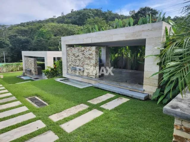 ALQUILER DE TOWNHOUSE EN ALTOS DE GUATAPARO RES. CUMBRE DE GUATAPARO