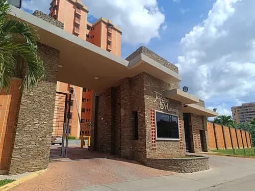 Hc Apto De 59mts2 2 Cusrtos 2 Baños Sala Cocina Con Isla Full Amoblado 2 Puestos Estacionamiento Techado Uno Al Lado Del Otro 3 Aires Calentador Lavadora Secadora Nevera Cocin