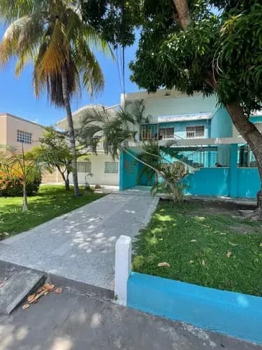 Se Vende Casa Con Área De Terreno En Av. Anzoátegui. Lechería. Anzoátegui.
