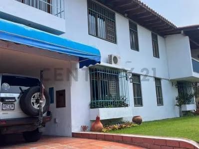 CASA CON VISTA PRIVILEGIADA EN LOMAS DEL MIRADOR