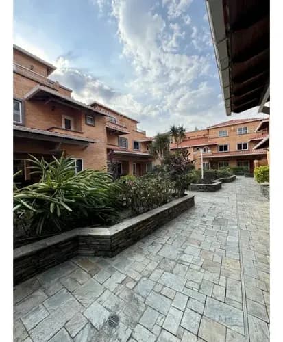 Alquier / Venta De Town House Villas Del Country Guataparo