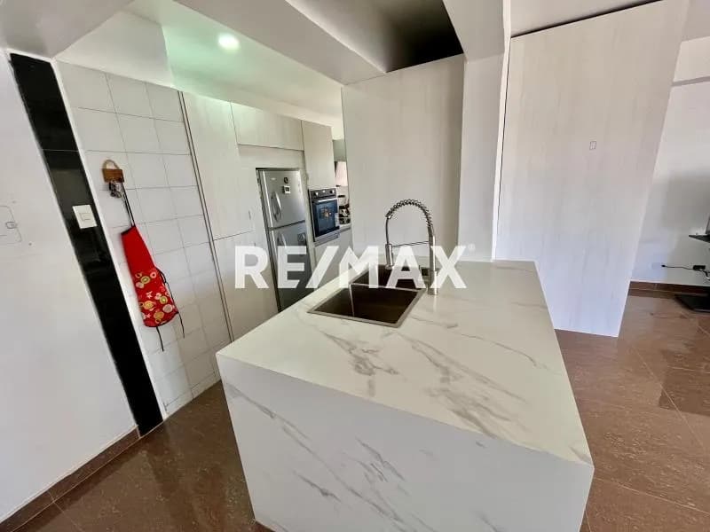 AMPLIO APARTAMENTO REMODELADO EN EL CORAZON DE COSTA AZUL, EDIF MANSION CARIBE