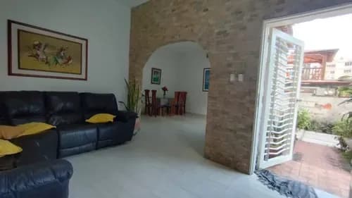 Casa / Venta / Los Palos Grandes / 317 M2 / 3h- 3b - 10pe / Ref: 460.000 Solo Clientes