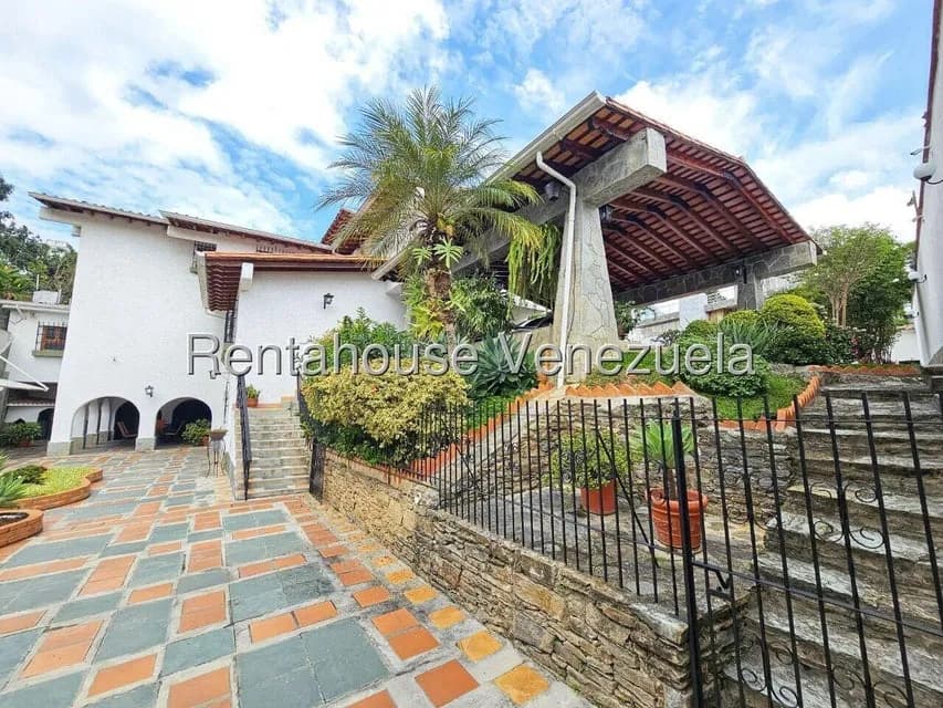 Casa (Multipes Niveles) en Venta en Cumbres de Curumo, Distrito Metropolitano