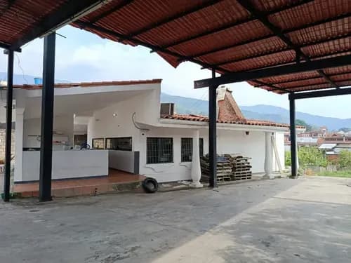 Galpón + Casa A Pie De Calle En Pueblo Nuevo