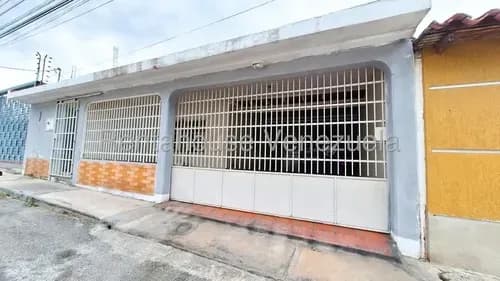 Dennymar, Vende Comoda Casa En Buena Zona De Cabudare, Con 3 Habitaciones, 1 Baño, En Optimas Condiciones, Zona Centro De Cabudare B6a17600.